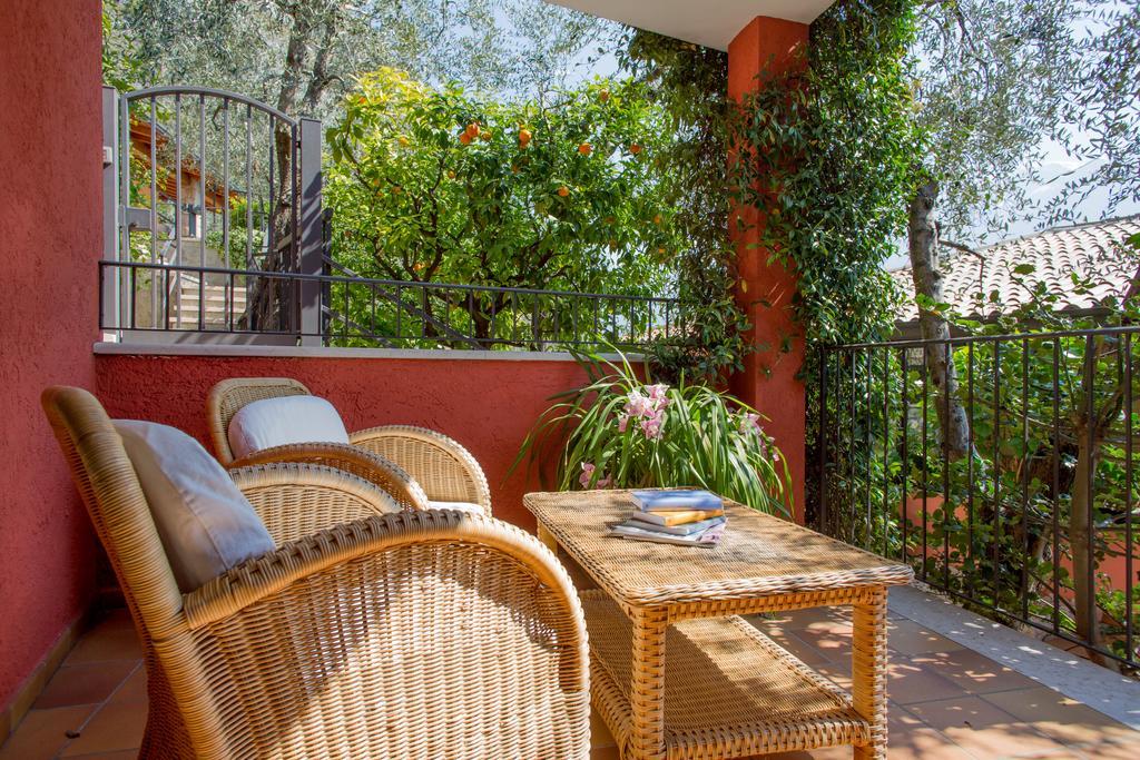 Hotel La Gardenia & Villa Oleandra Лимоне сул Гарда Стая снимка