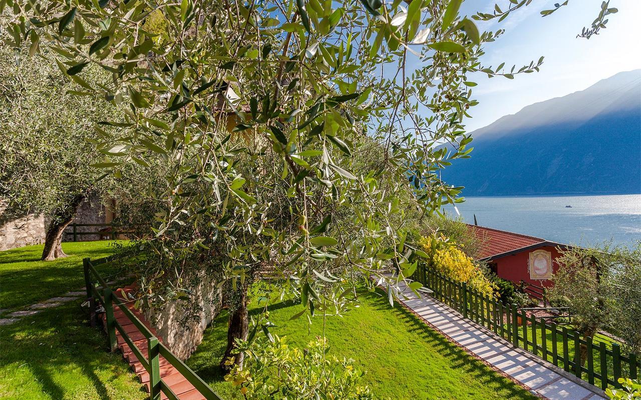 Hotel La Gardenia & Villa Oleandra Лимоне сул Гарда Екстериор снимка