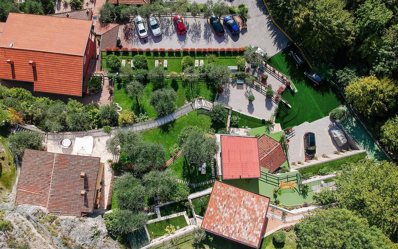 Hotel La Gardenia & Villa Oleandra Лимоне сул Гарда Екстериор снимка