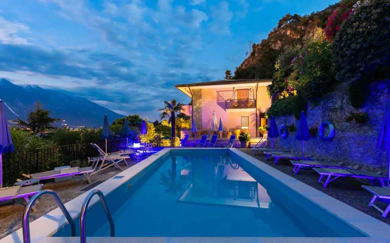Hotel La Gardenia & Villa Oleandra Лимоне сул Гарда Екстериор снимка