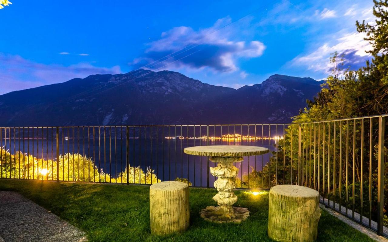 Hotel La Gardenia & Villa Oleandra Лимоне сул Гарда Екстериор снимка